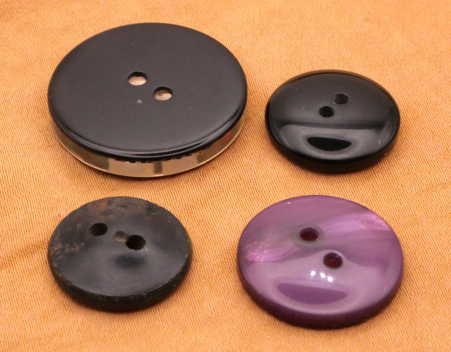 Glitter Confetti In Plastic Sew-Thru Button Various 15-23mm