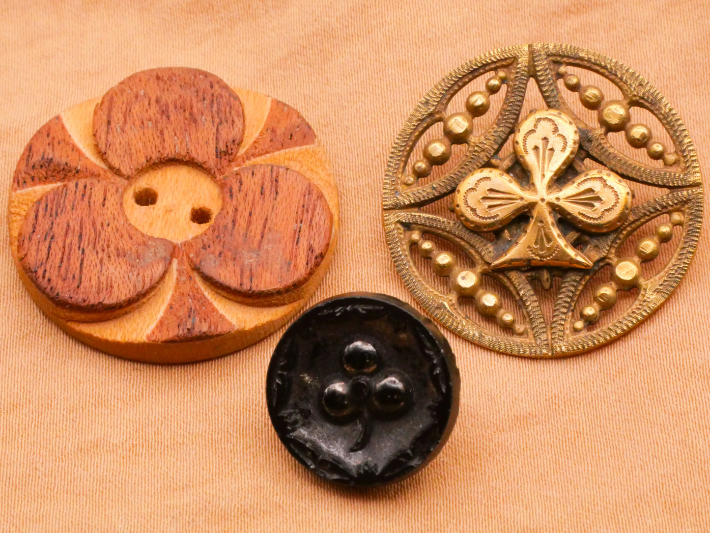 Club Clover Vintage Antique Button Various 16-29mm