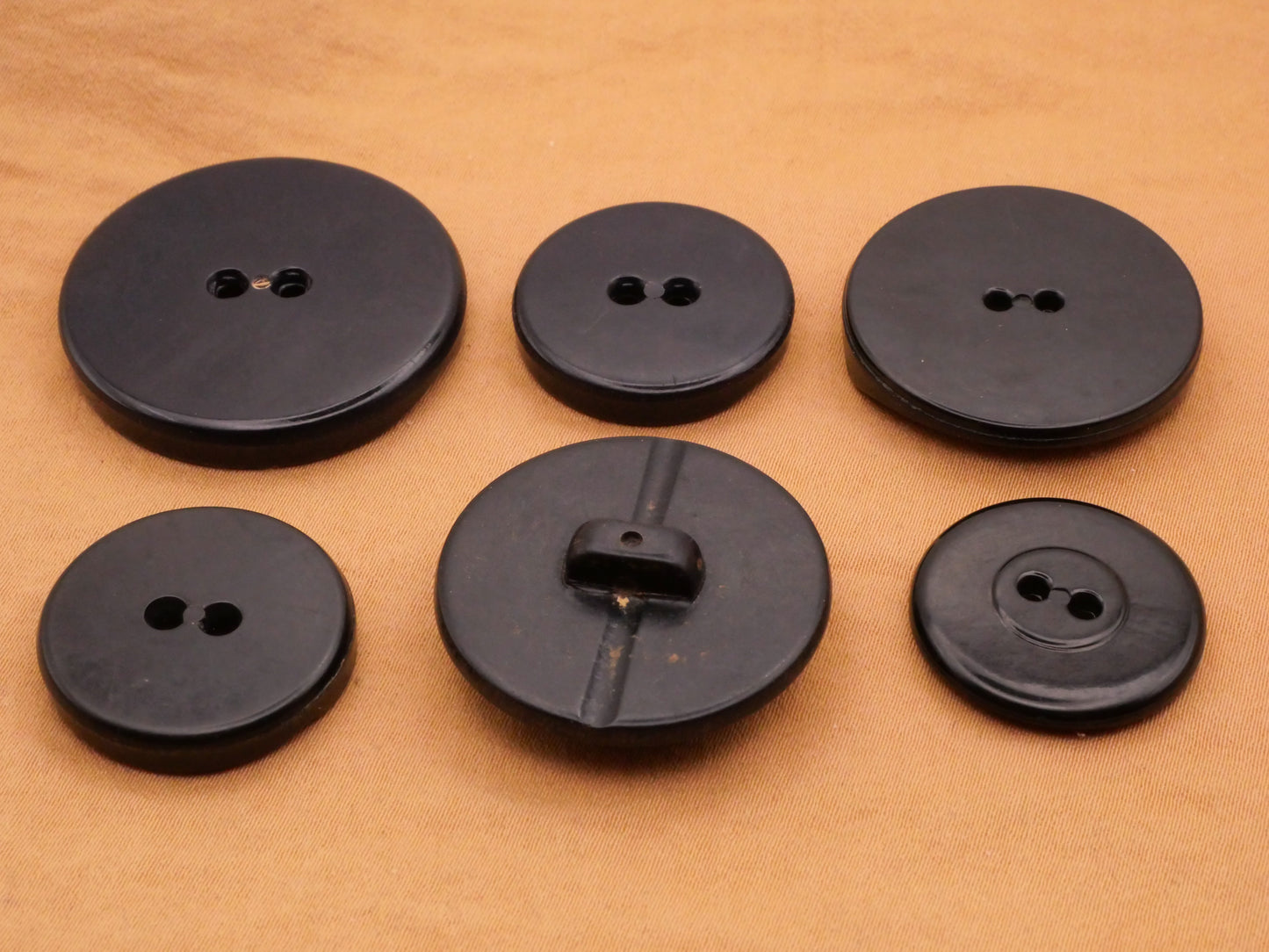 Sculptural Ridge Black Plastic Button Various 22-33mm