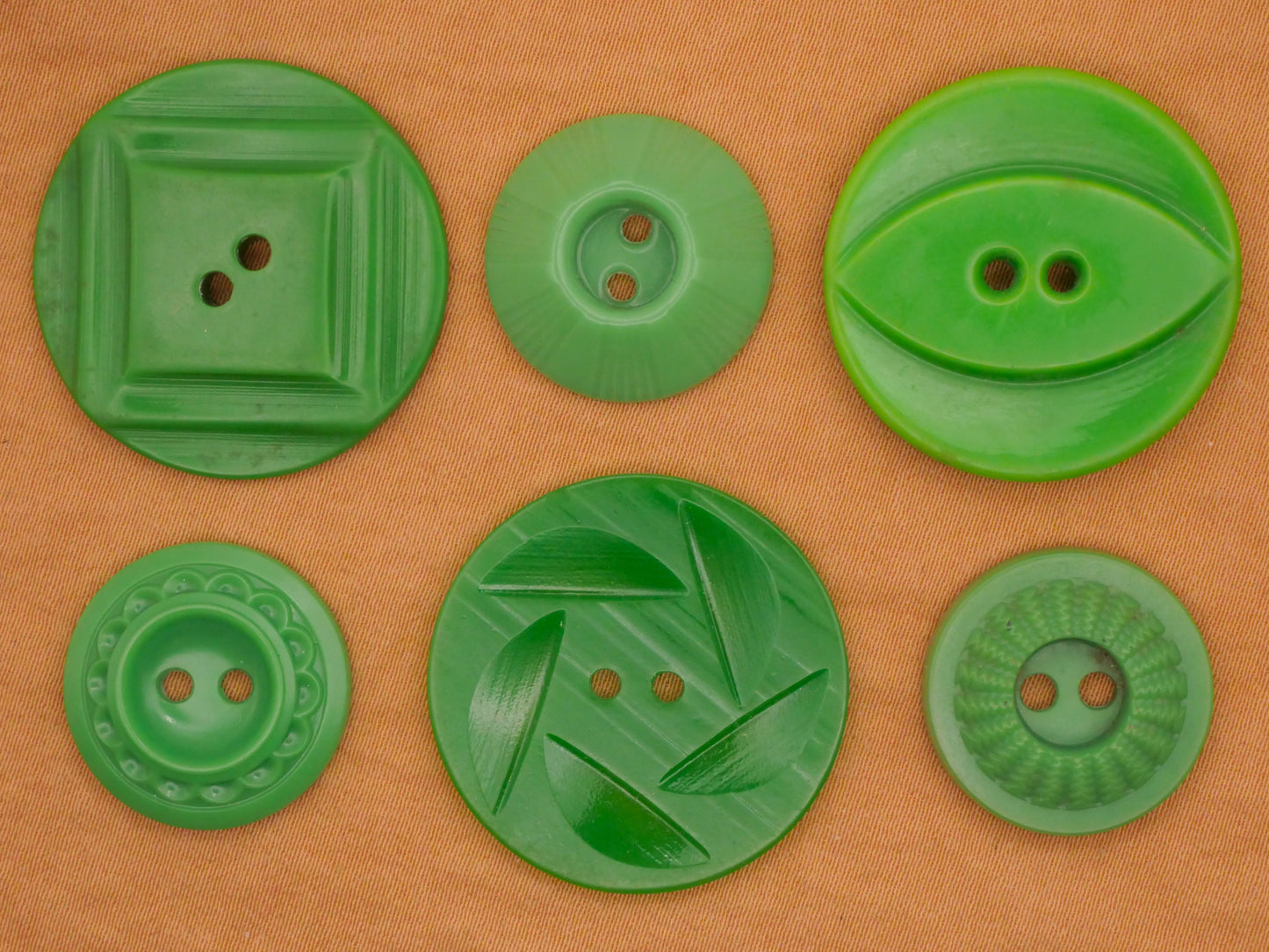 Kelly Green Vintage Plastic Button Various 19-27mm