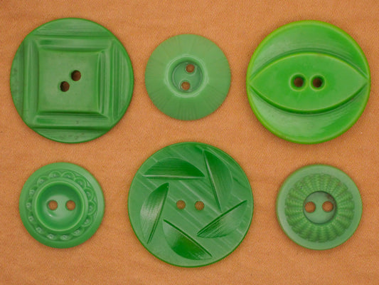 Kelly Green Vintage Plastic Button Various 19-27mm