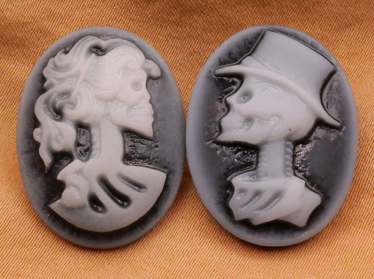 Cameo Skeleton Skull Couple Resin Plastic Pair of Buttons 18x24mm