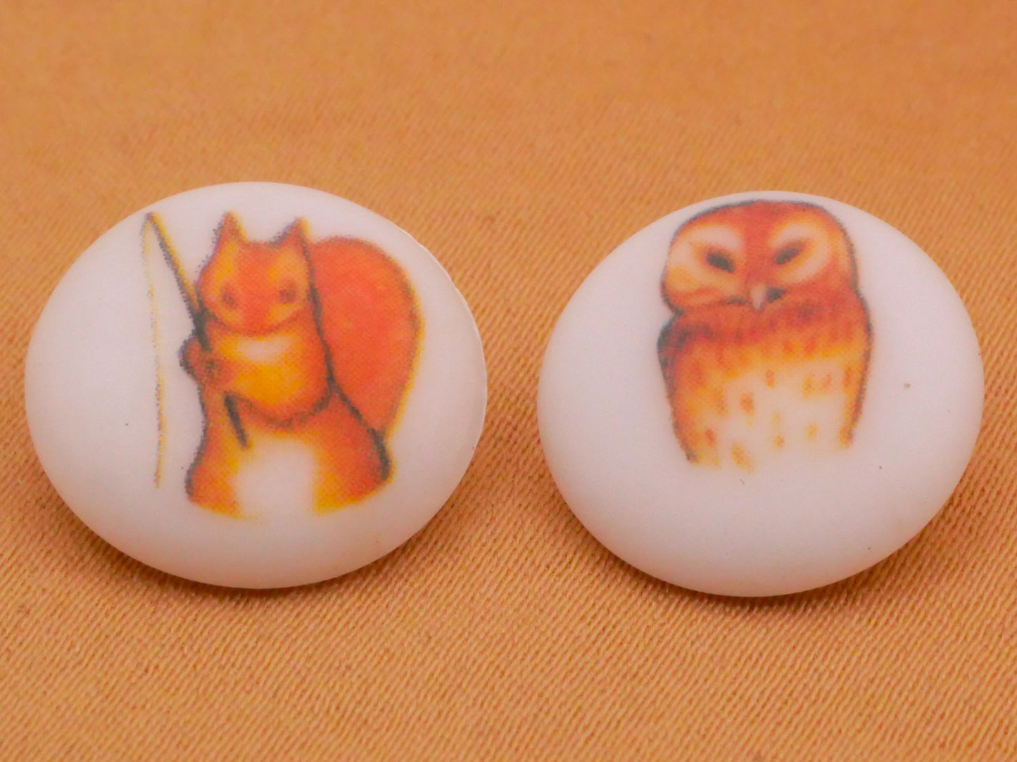 Beatrix Potter Squirrel or Owl The Tale of Squirrel Nutkin Plastic Button Various 15mm