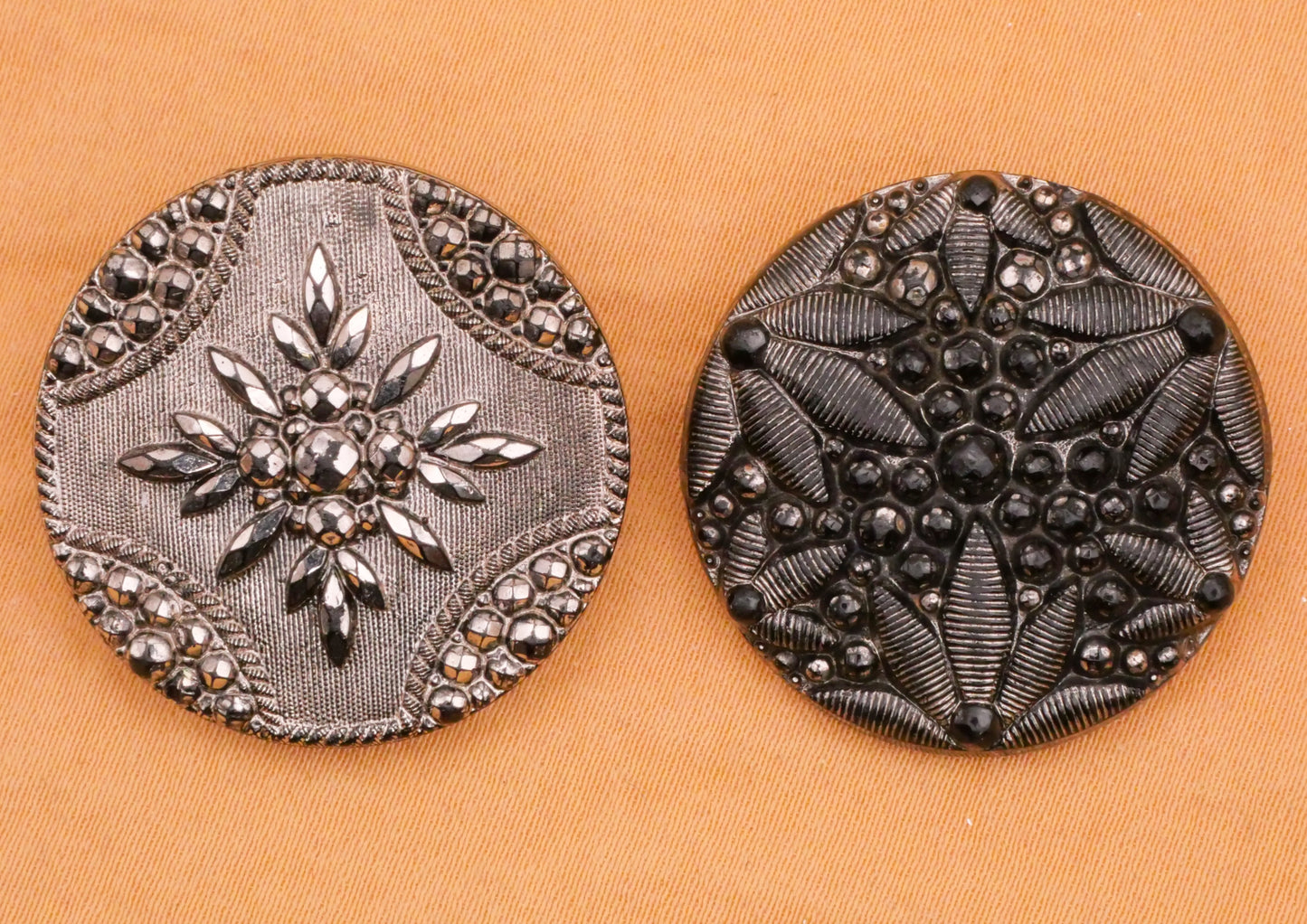 Leaf Design Luster Black Glass Antique Button Various 28mm