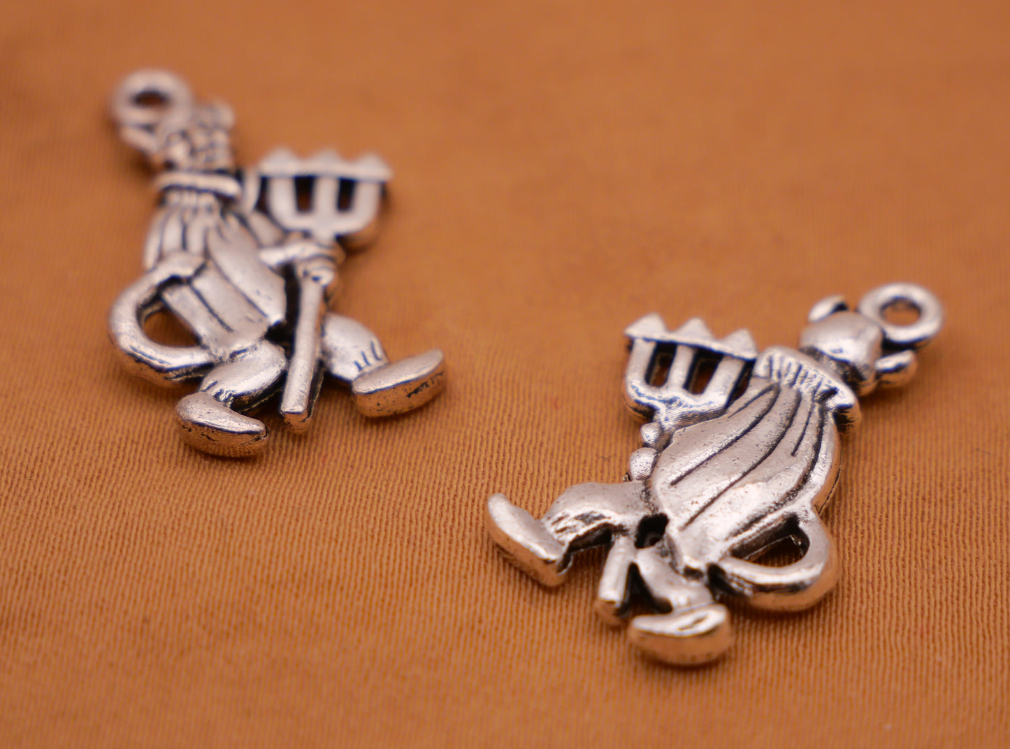 Devil Demon Realistic Silver Metal Pair of Charms Embellishments 15x26mm