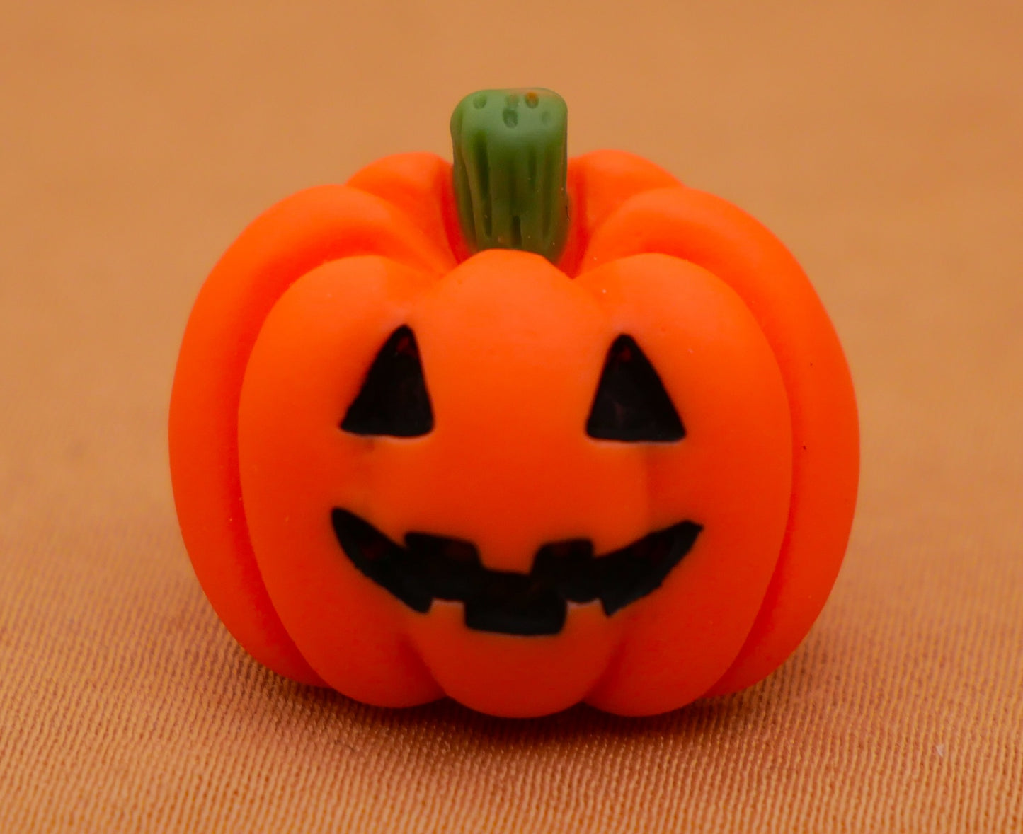 Jack-O-Lantern Pumpkin Plastic Set of Three Buttons 18x20mm