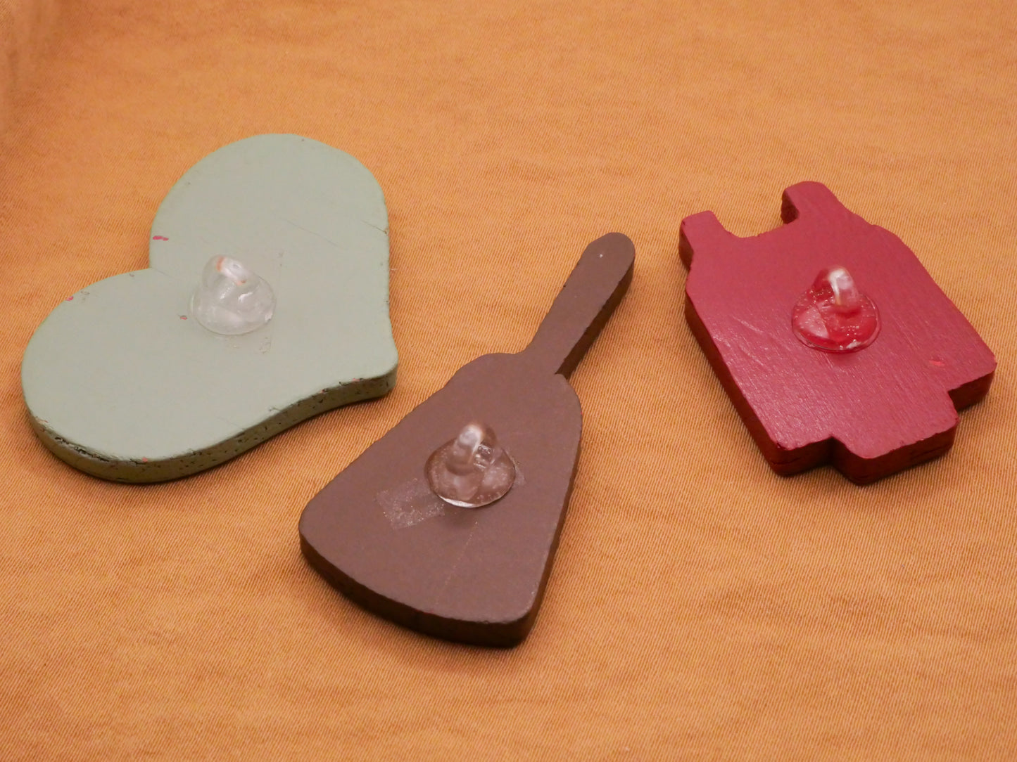 Farmhouse Style Wood Button Pig Butter or House Various 23-49mm