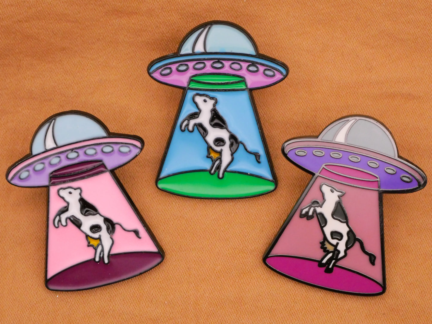 UFO Alien Abduction Cow Enamel Metal Button Various 23x30mm