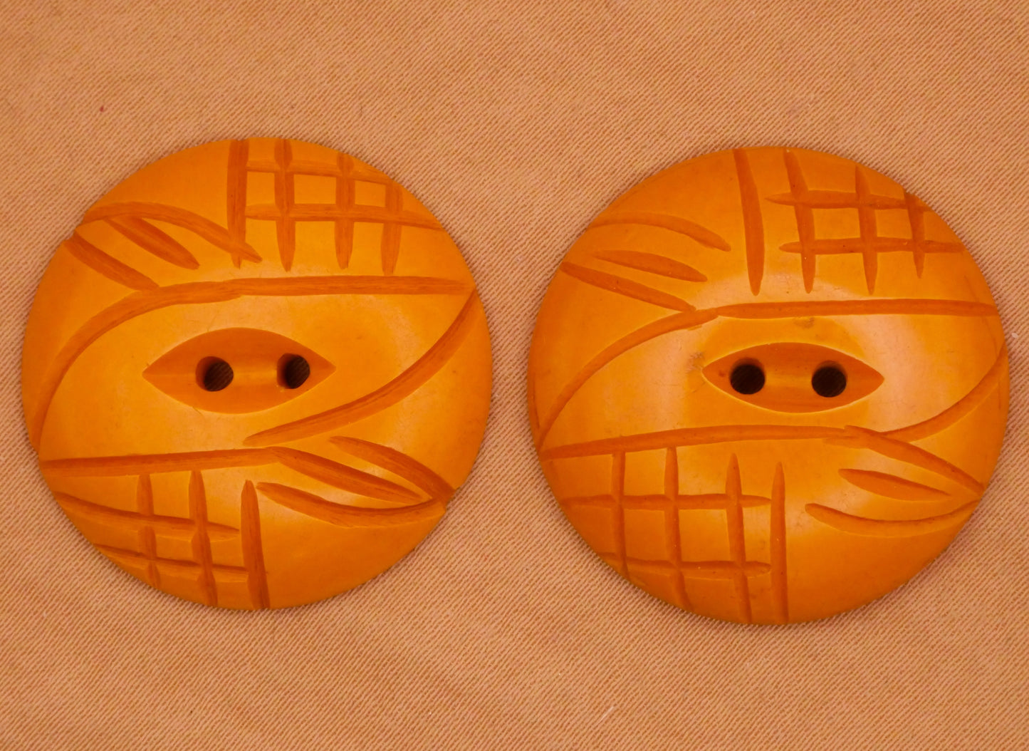 Leaf Basketweave Carved Butterscotch Bakelite Early Plastic Button Various 28mm
