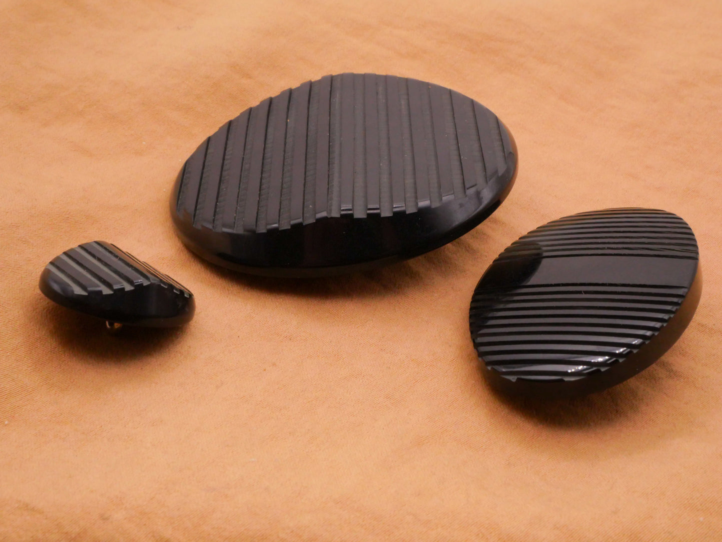 Machine Carved Ridge Black Vintage Plastic Button Various 22-56mm