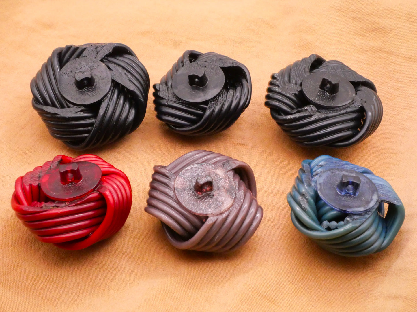 Extruded Ribbon Knot Celluloid Early Plastic Button Various 32-37mm