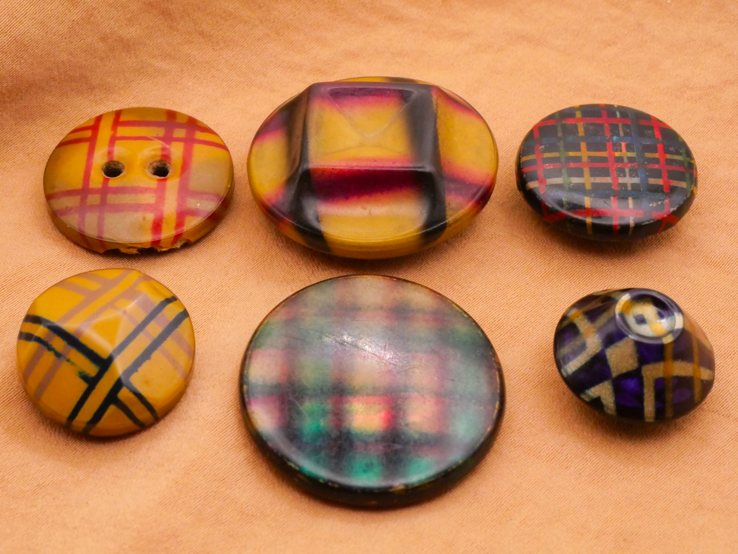 Plaid Fabric Look Celluloid Early Plastic Vintage Button Various 18-29mm