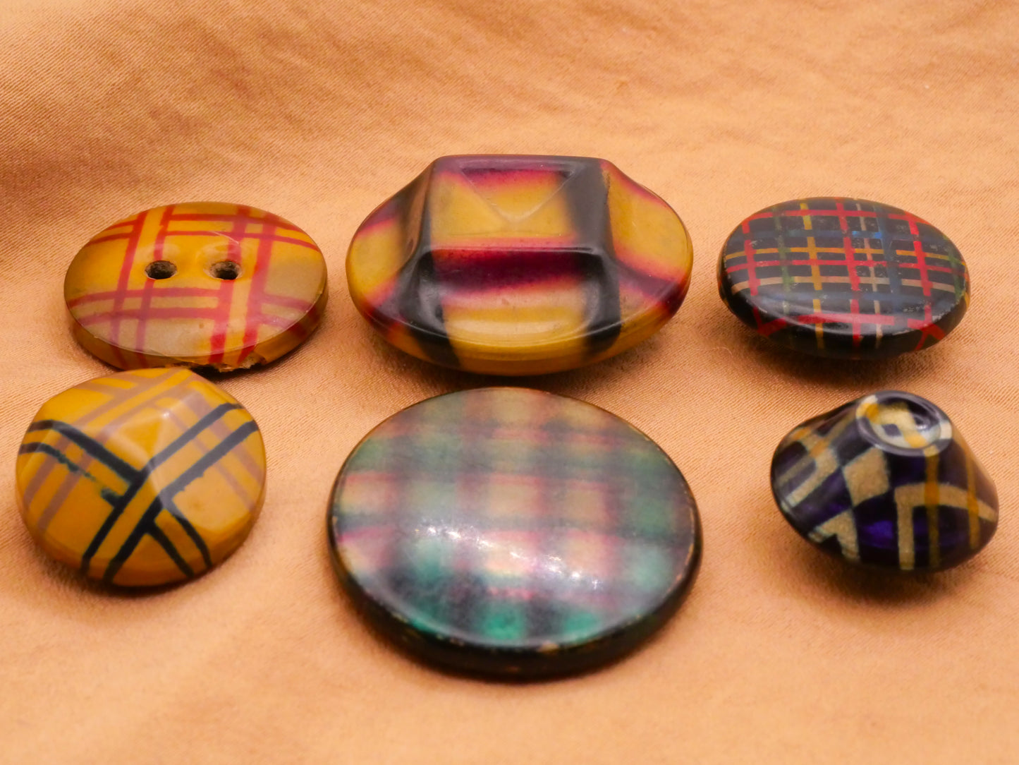 Plaid Fabric Look Celluloid Early Plastic Vintage Button Various 18-29mm