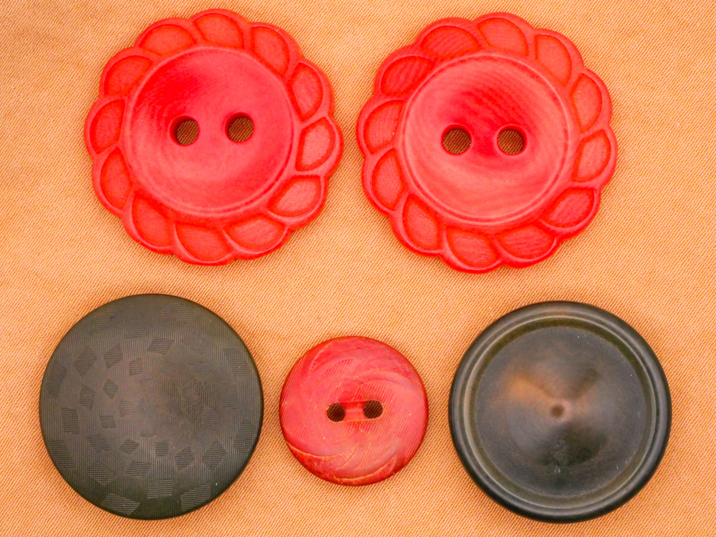 Red or Green Vegetable Ivory Tagua Nut Vintage Button Various 15-27mm