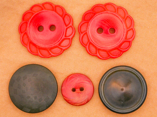 Red or Green Vegetable Ivory Tagua Nut Vintage Button Various 15-27mm