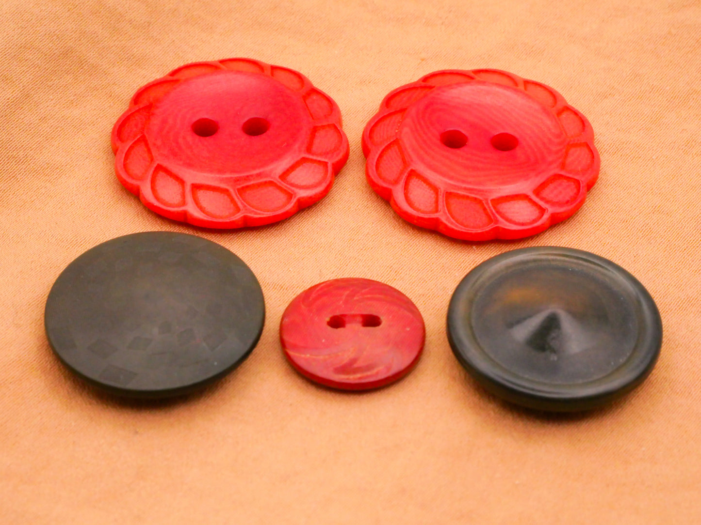 Red or Green Vegetable Ivory Tagua Nut Vintage Button Various 15-27mm