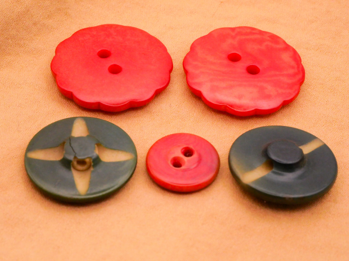 Red or Green Vegetable Ivory Tagua Nut Vintage Button Various 15-27mm