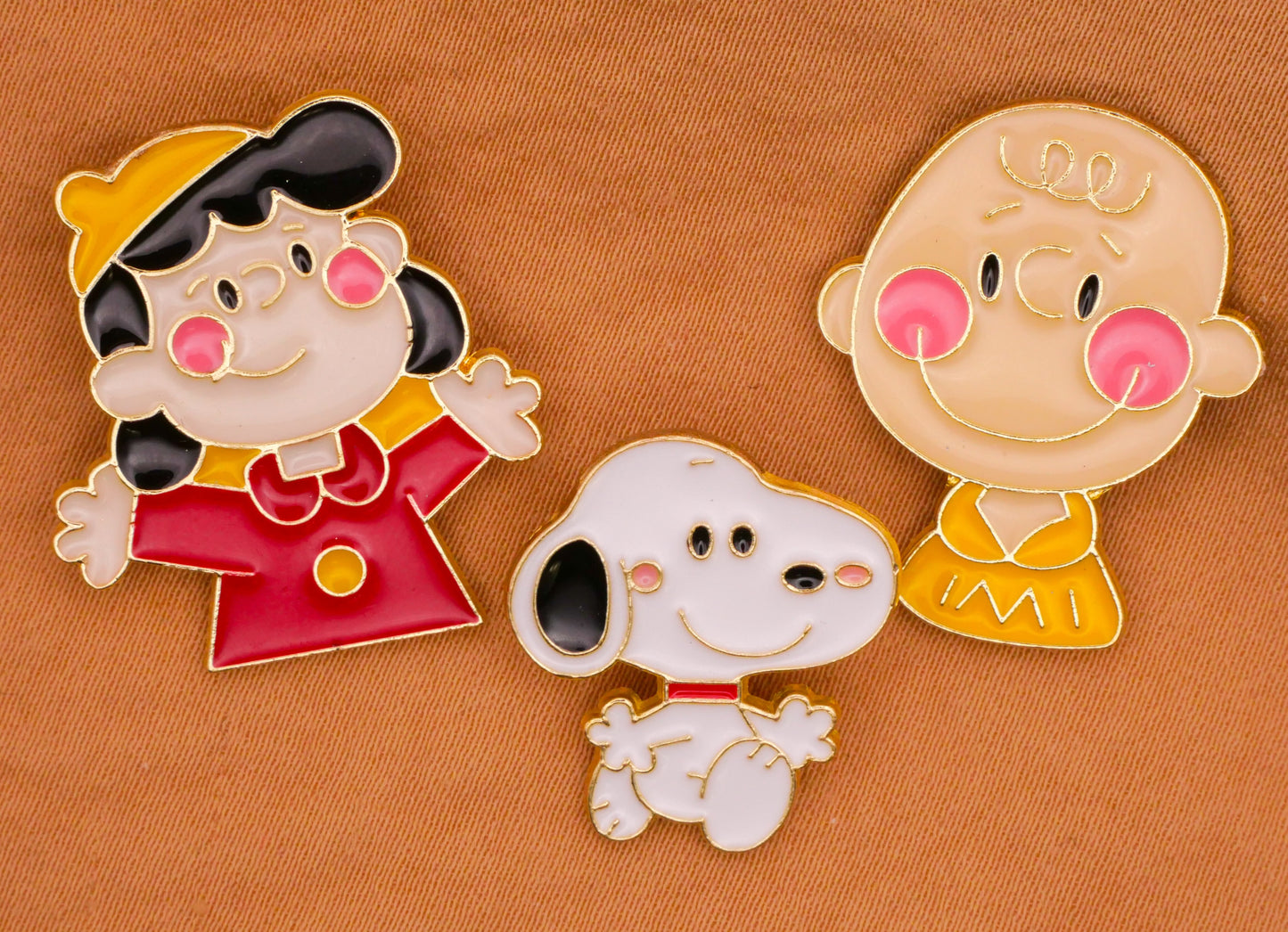 Peanuts Gang Lucy Snoopy Charlie Brown Enamel Metal Set of Three Buttons 18-25mm