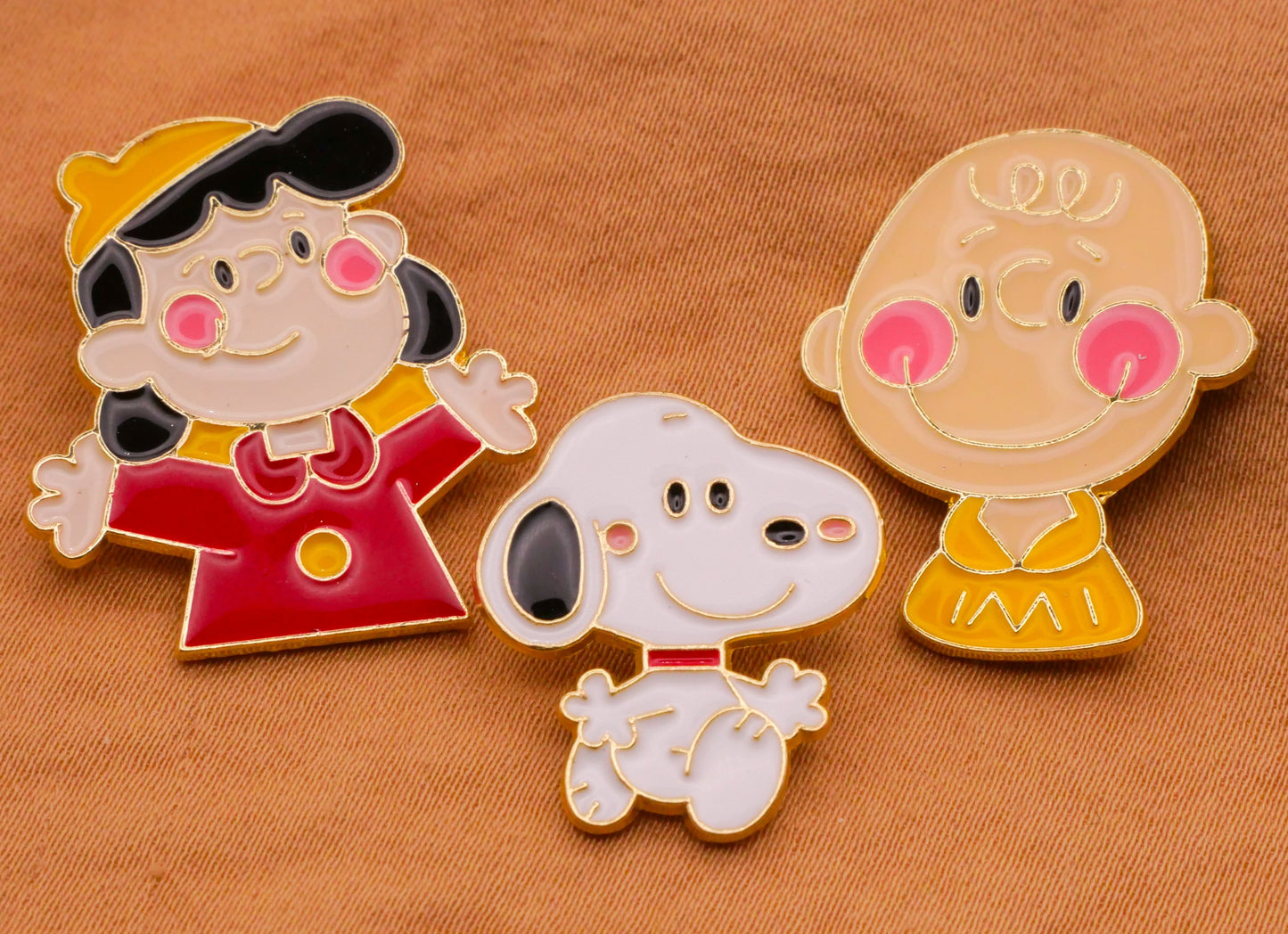 Peanuts Gang Lucy Snoopy Charlie Brown Enamel Metal Set of Three Buttons 18-25mm