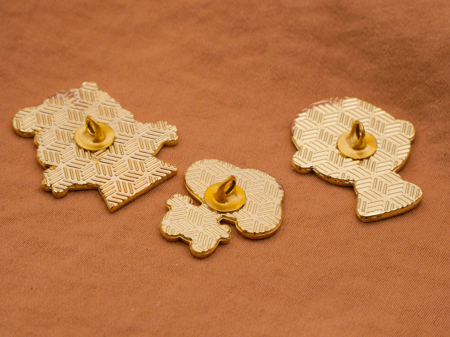 Peanuts Gang Lucy Snoopy Charlie Brown Enamel Metal Set of Three Buttons 18-25mm