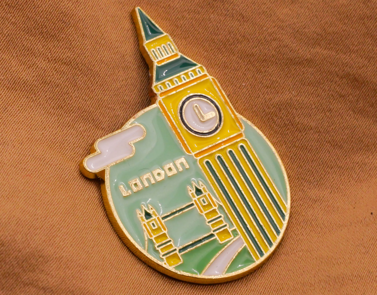 Big Ben London Bridge Verbal Enamel Metal Button 25x38mm