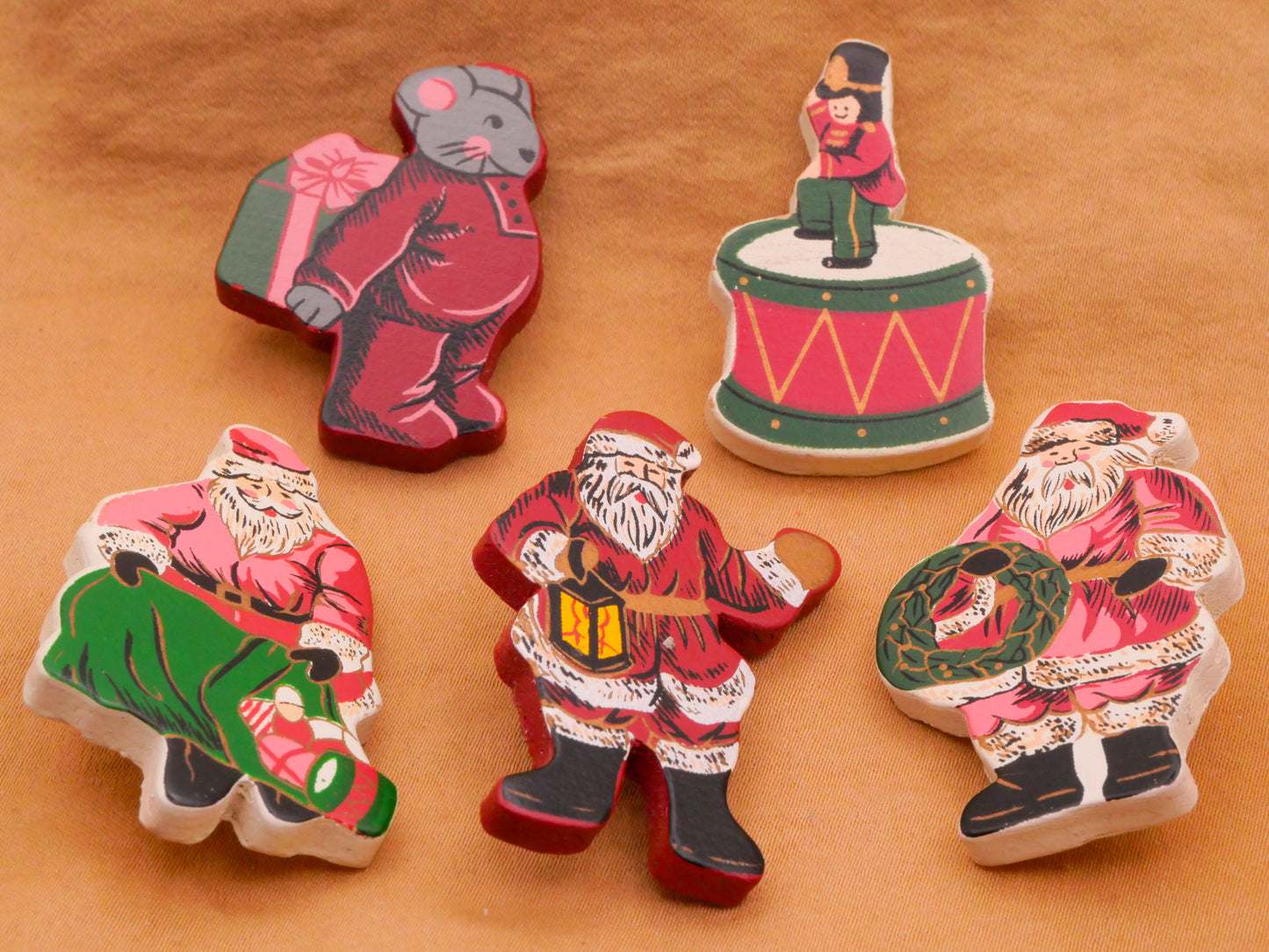 Christmas Vintage Mouse Drum or Santa Wood Button Various 23-43mm