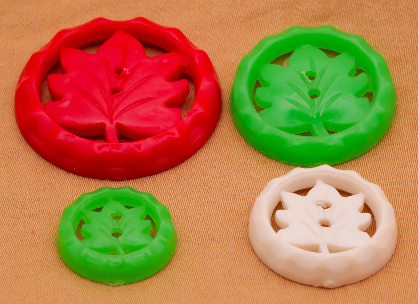 Leaf Pierced Housecoat Vintage Plastic Button Various 15-28mm