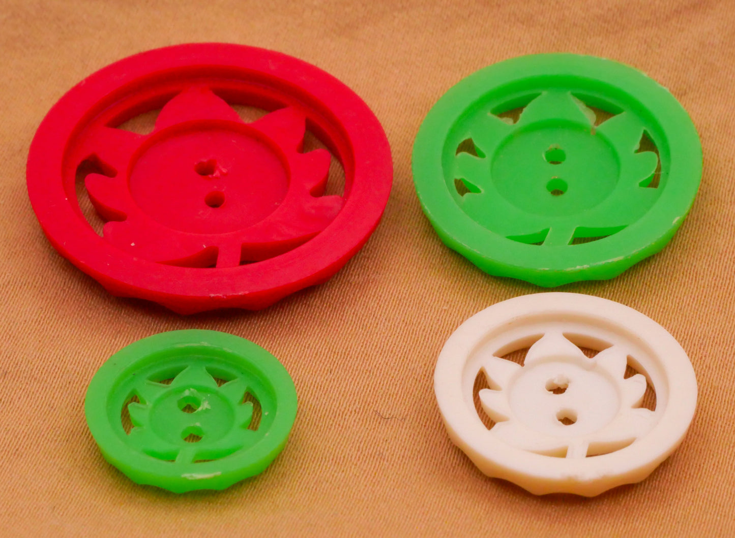 Leaf Pierced Housecoat Vintage Plastic Button Various 15-28mm
