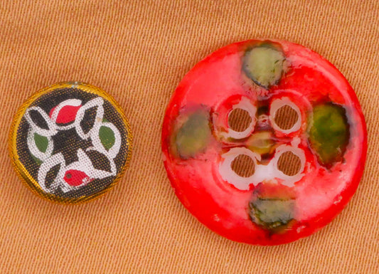 Wreath Red Green Christmas Vintage Button Various 10-17mm