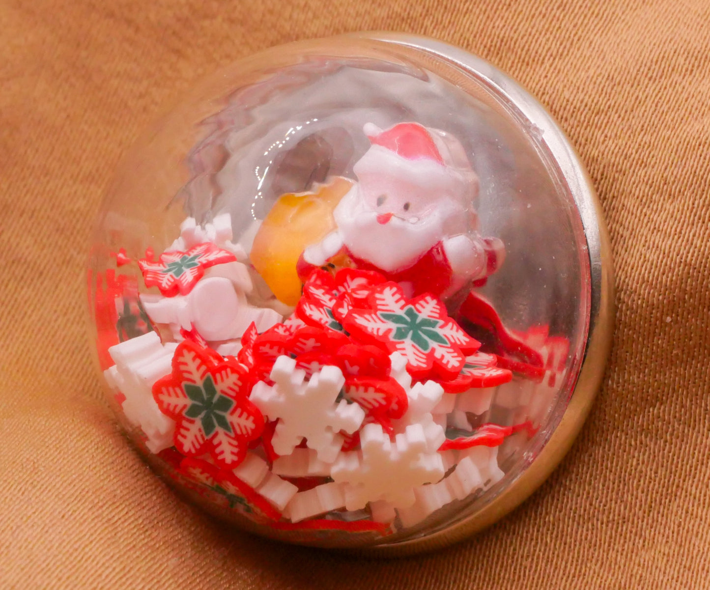 Santa Snow Globe Dome Moveable Plastic Metal Button 27mm