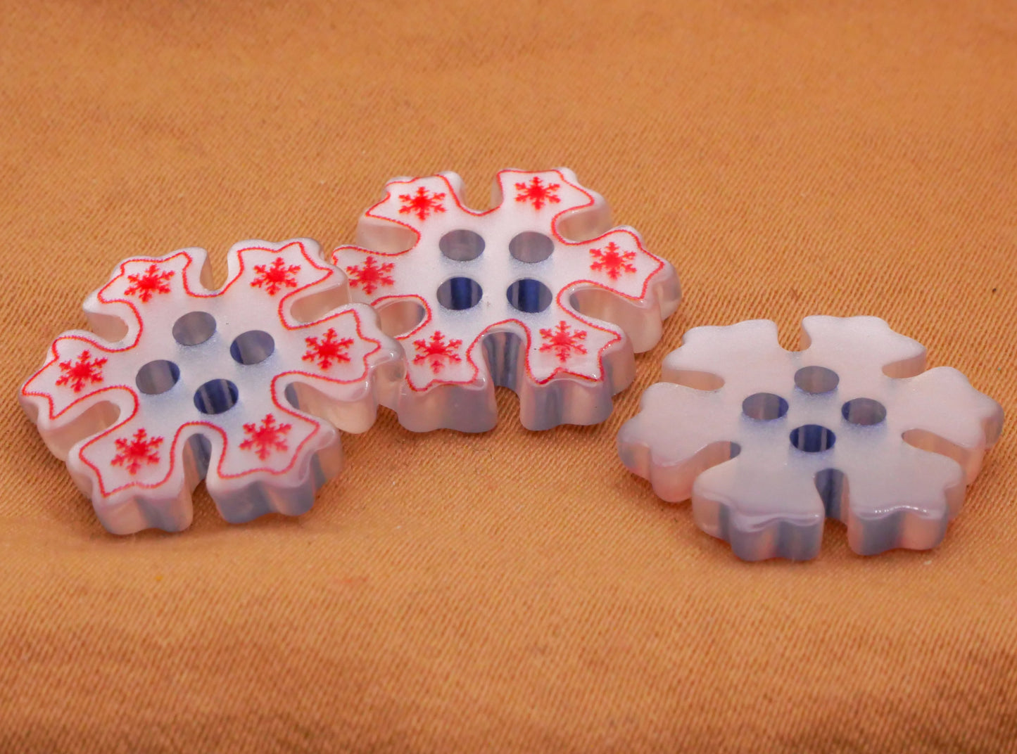 Snowflake Pearlized Plastic Red Details Set of Three Buttons 16mm