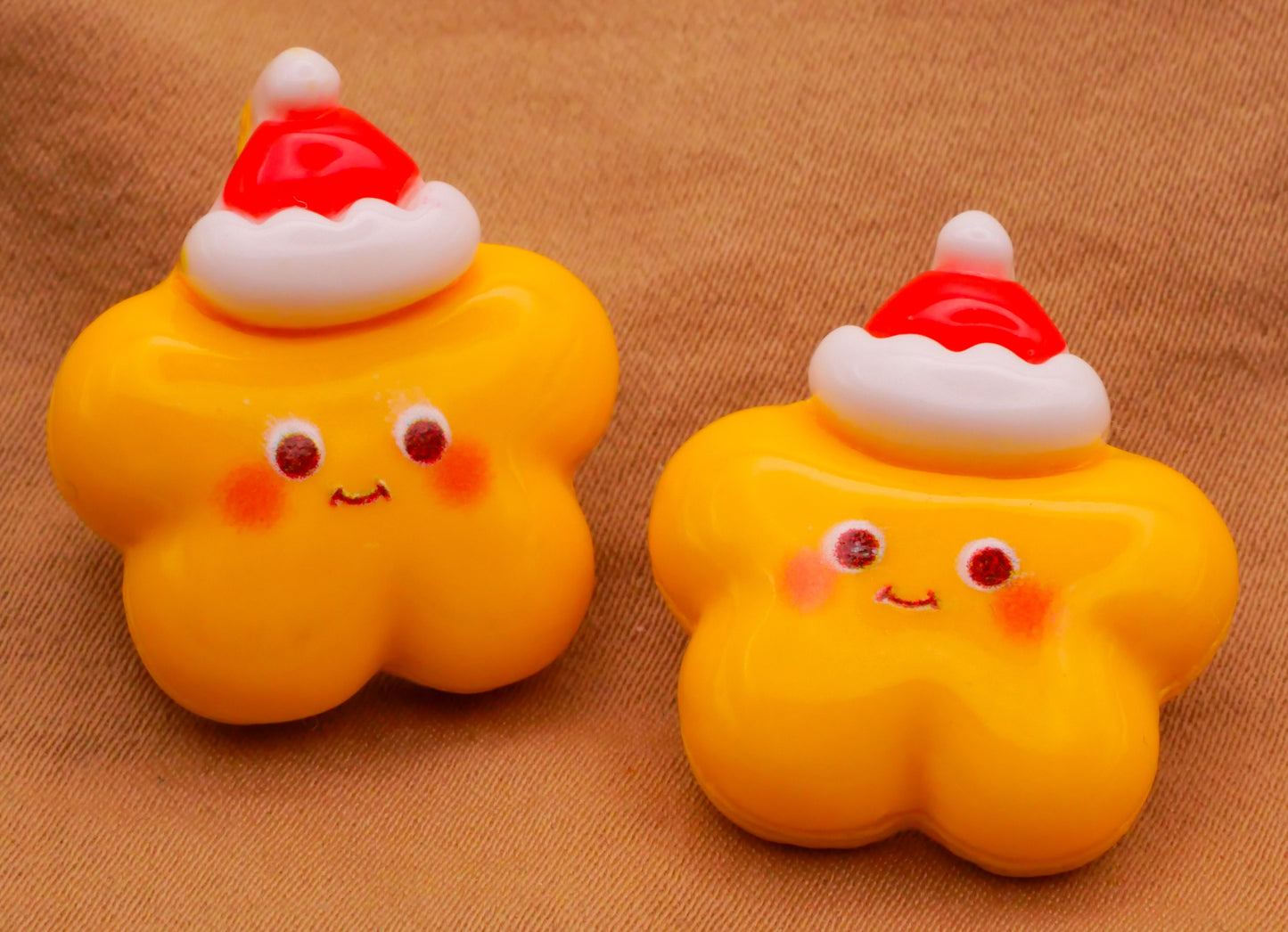 Star Santa Cute Face Plastic Pair of Buttons 22x24mm