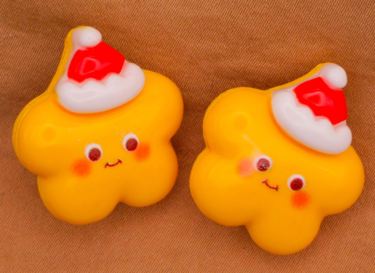Star Santa Cute Face Plastic Pair of Buttons 22x24mm
