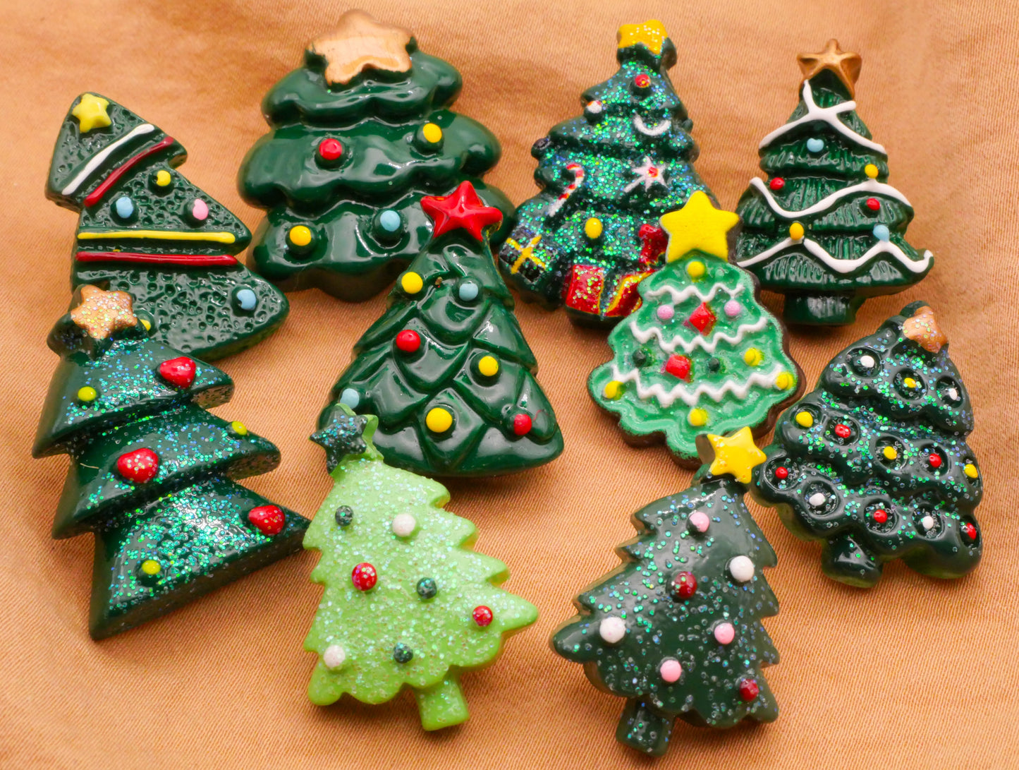 Christmas Tree Decor Glitter Plastic Assorted Set of Five Buttons 20-27mm
