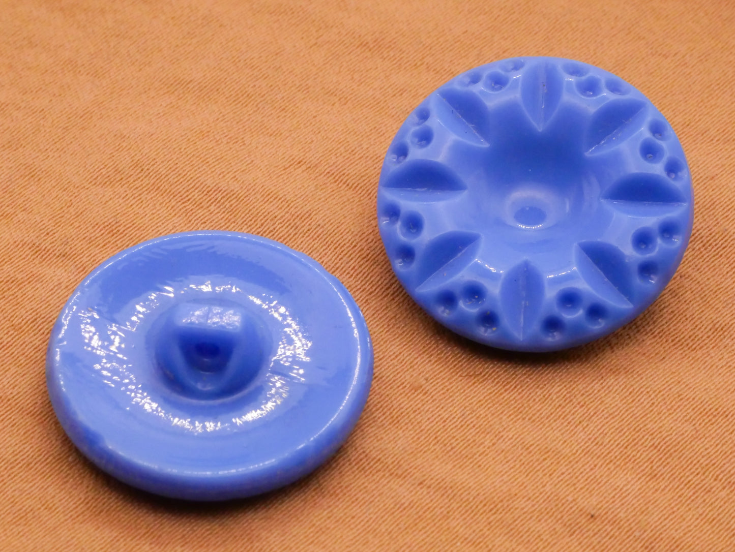 Snowflake Colonial Blue Vintage Glass Pair of Buttons 20mm