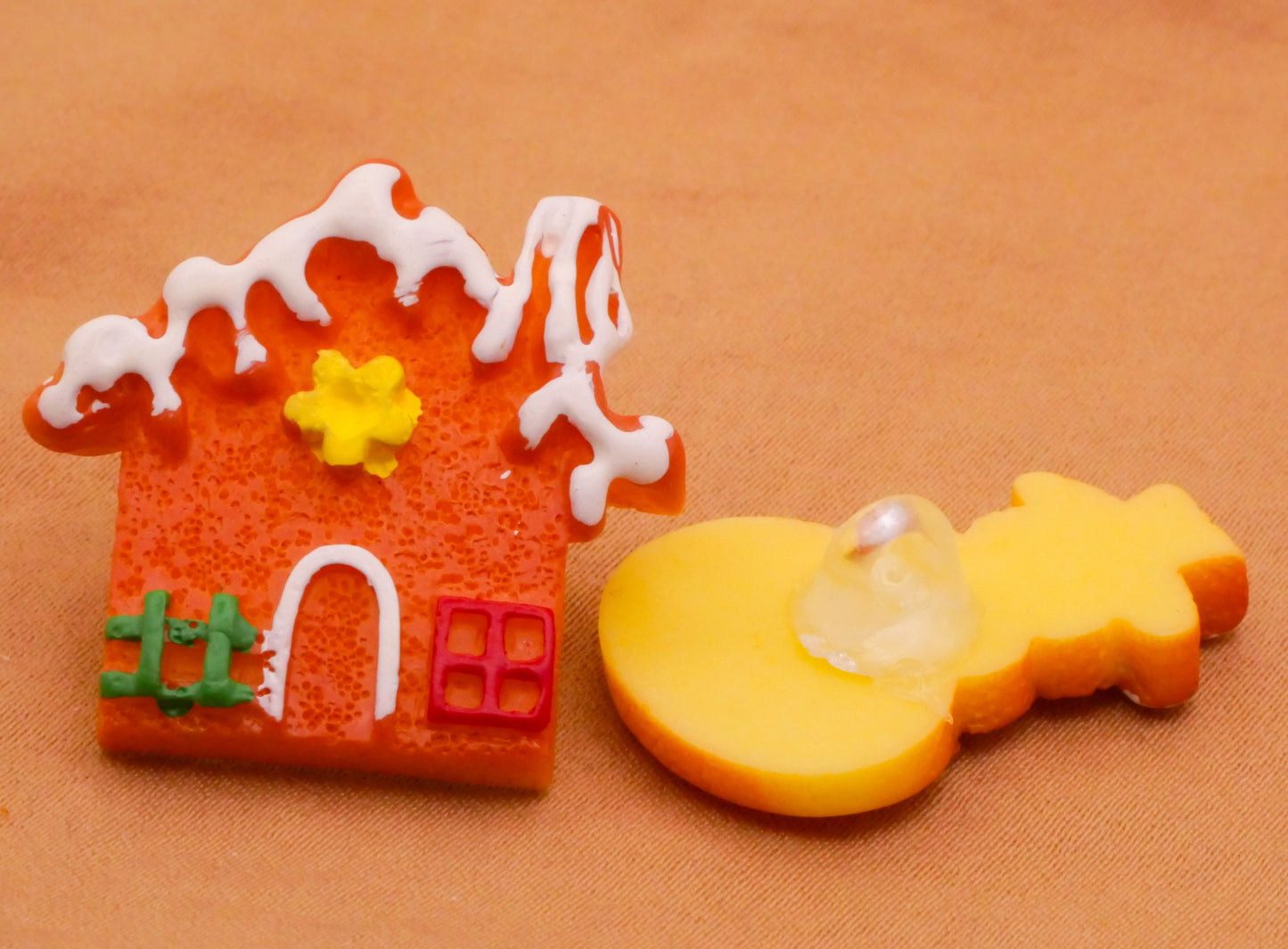 Frosted Christmas Cookie Plastic Set of Four Buttons Various 18-28mm