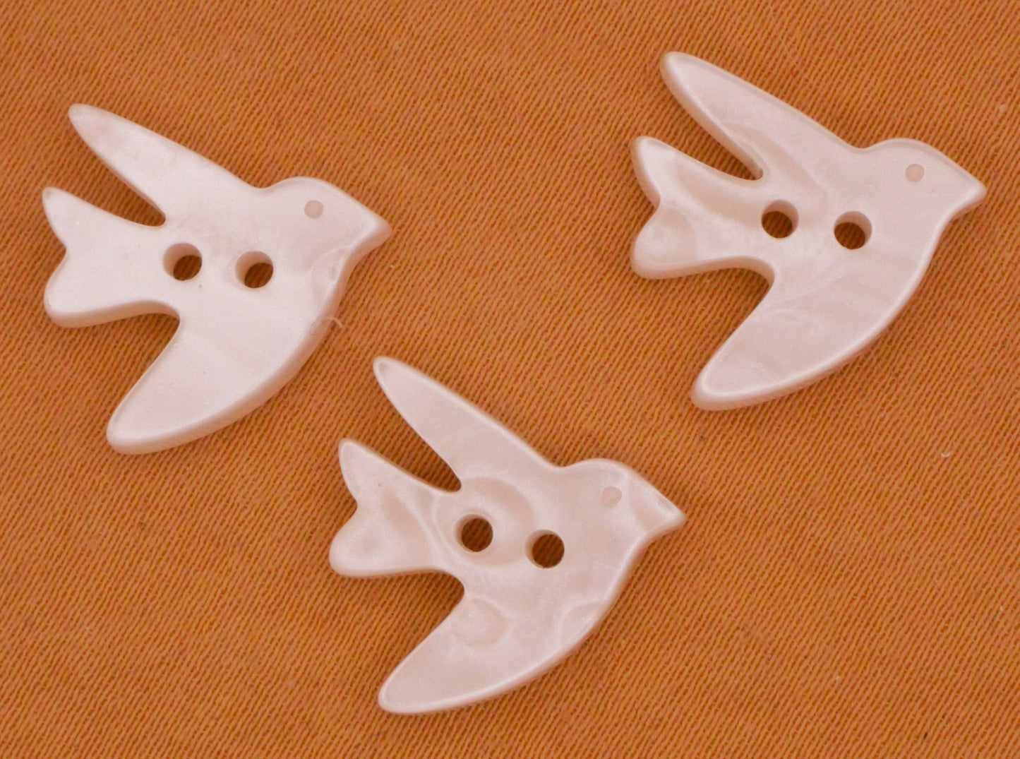 Bird Dove Pearlized Plastic Set of Three Buttons 15mm