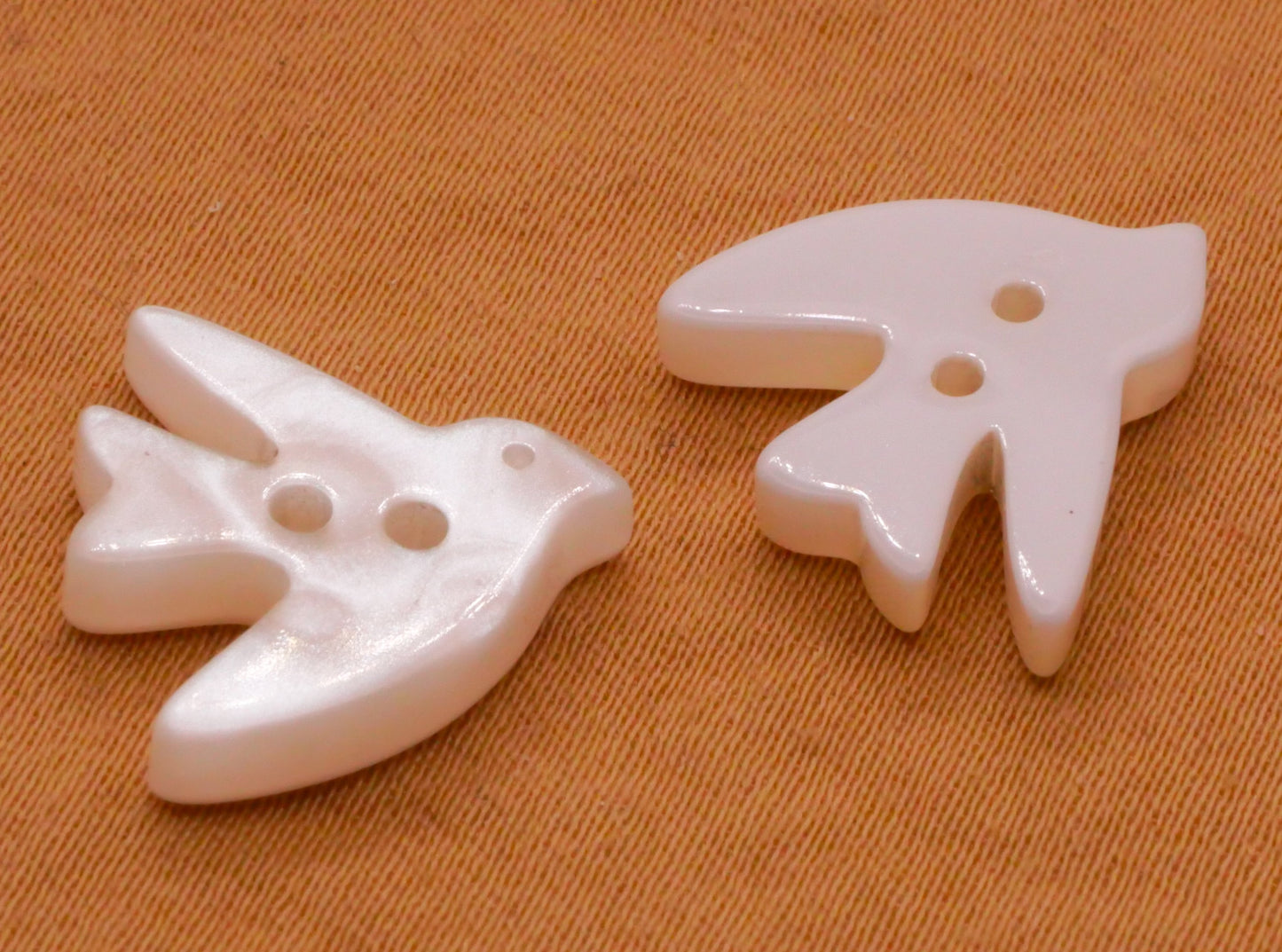 Bird Dove Pearlized Plastic Set of Three Buttons 15mm