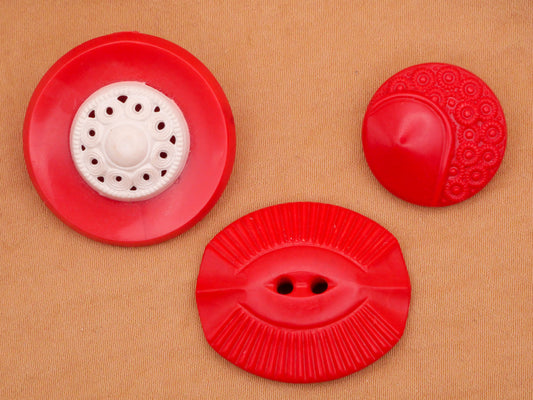 Red 1930s Inspired Vintage Red Plastic Button Various 19-28mm