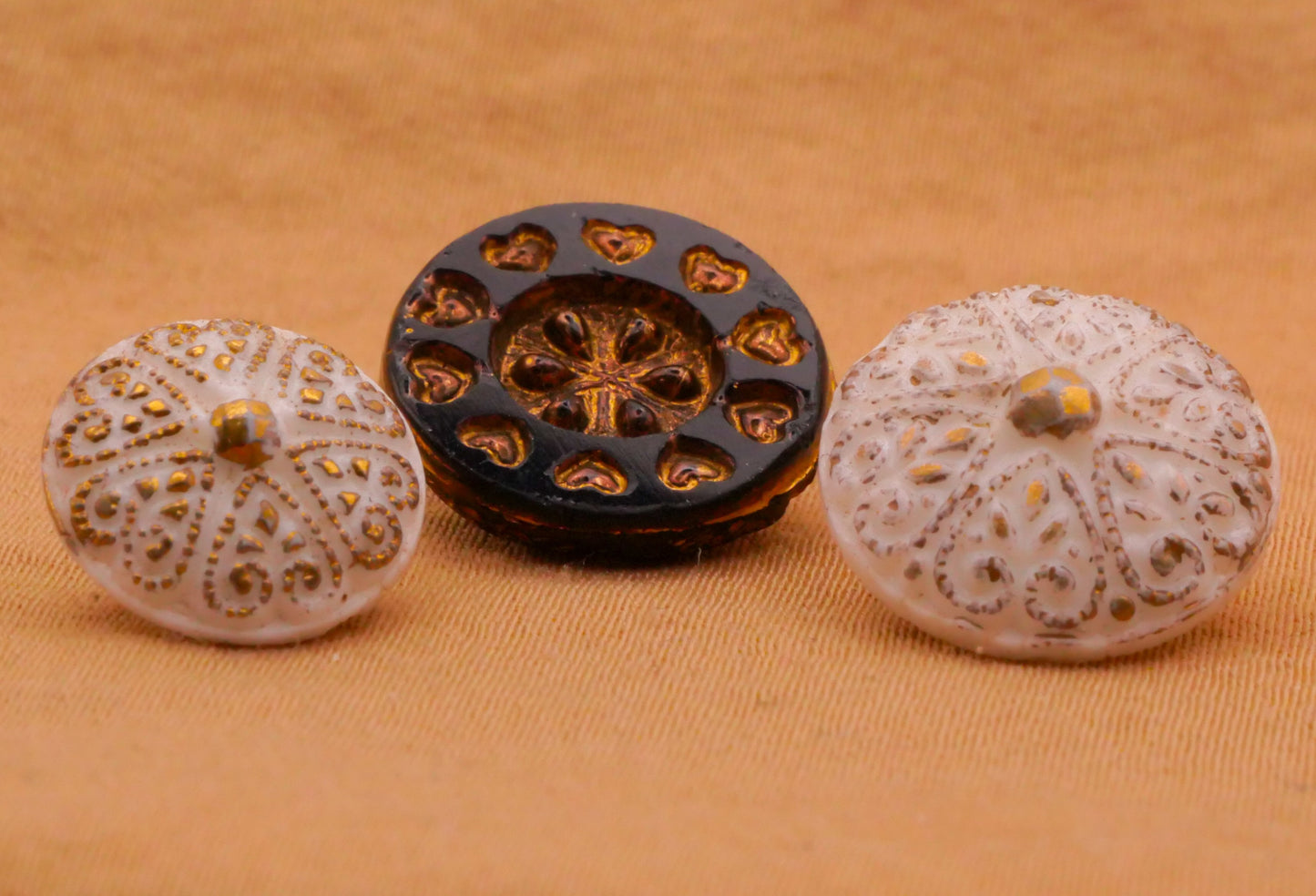 Heart Wreath Gold Luster Glass Button Various 11-14mm