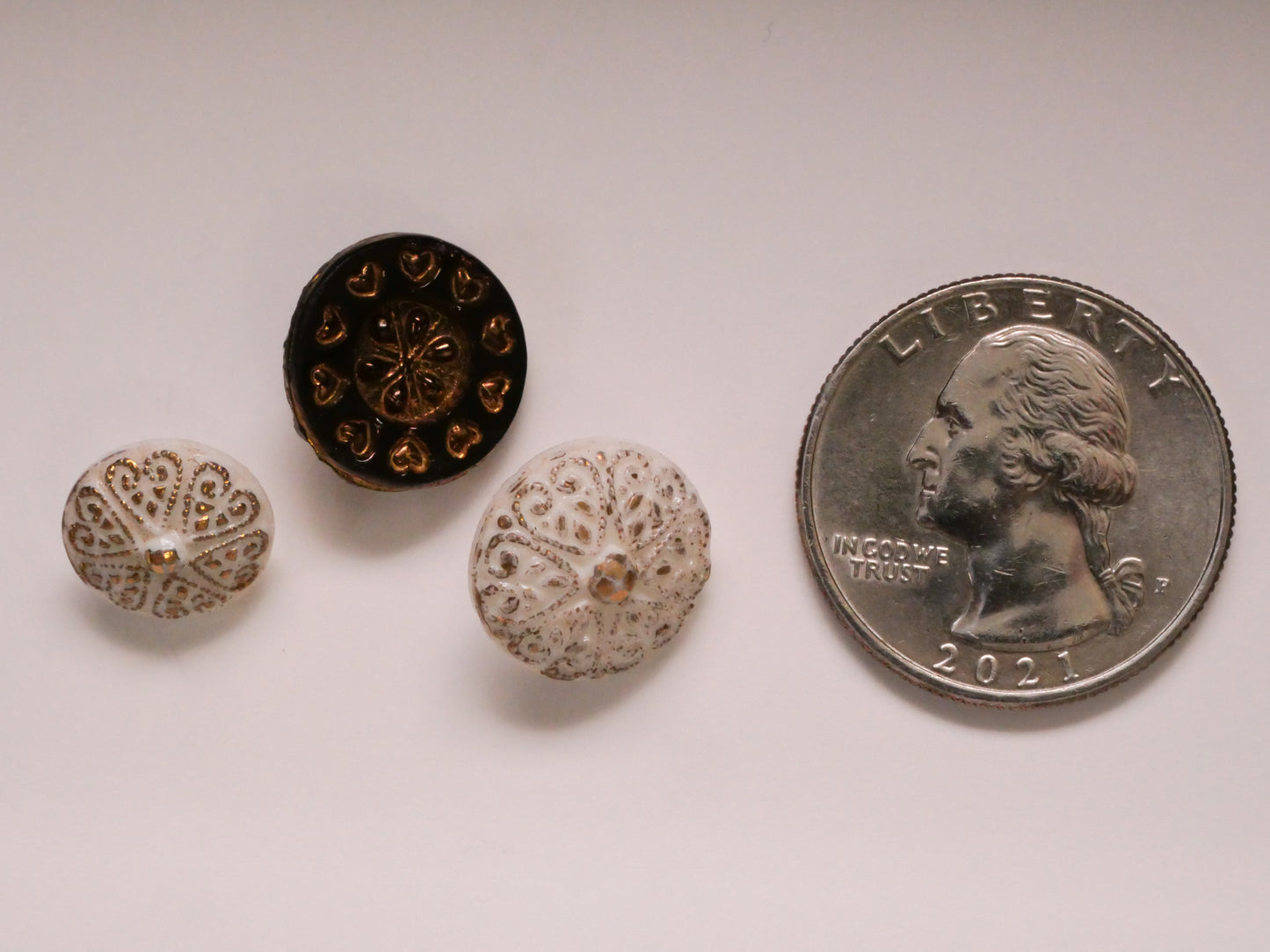 Heart Wreath Gold Luster Glass Button Various 11-14mm