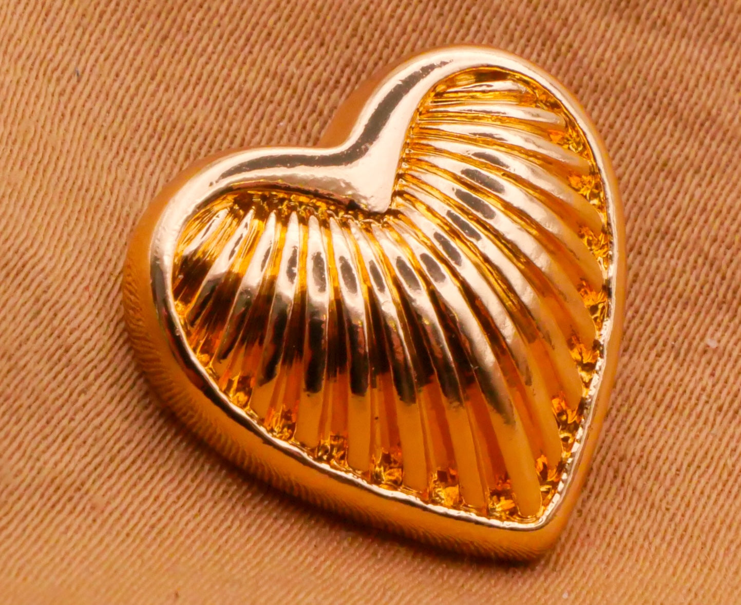 Heart Shell Look Shiny Gold Metal Button 16x17mm
