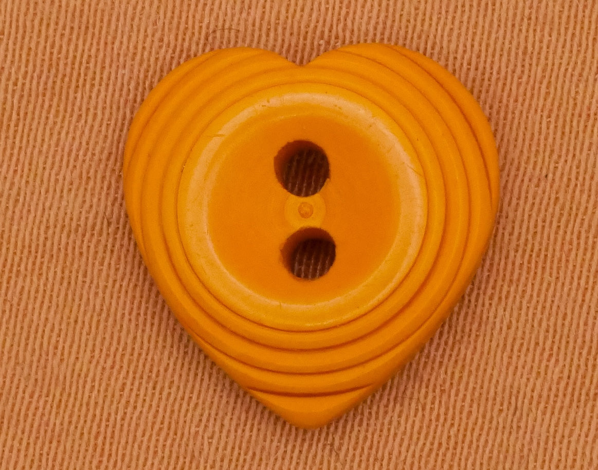 Heart Ridge Circles Design Butterscotch Bakelite Early Plastic Button 13x14mm