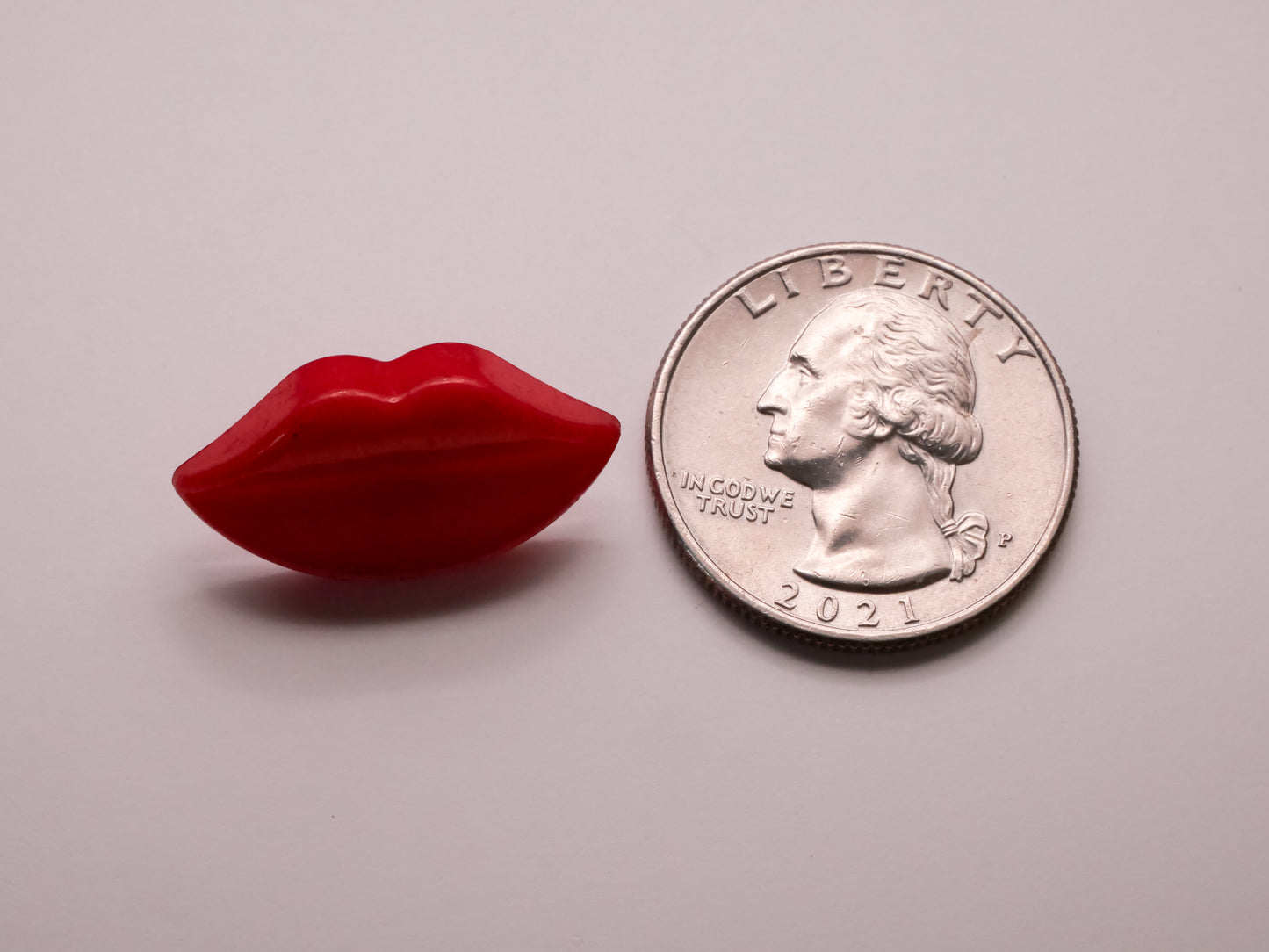 Lips Kiss Red Plastic Set of Five Buttons 13x24mm