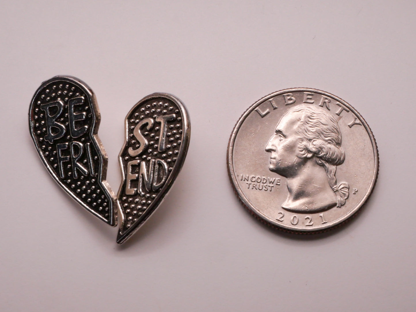 Best Friend Friendship Verbal Heart Metal Pair of Buttons 14x25mm