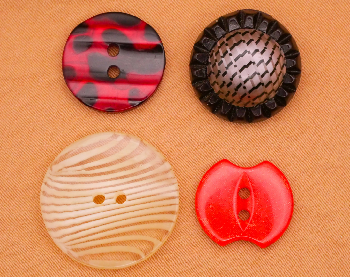 Animal Print Look Design in Plastic Vintage Button Various 16-25mm