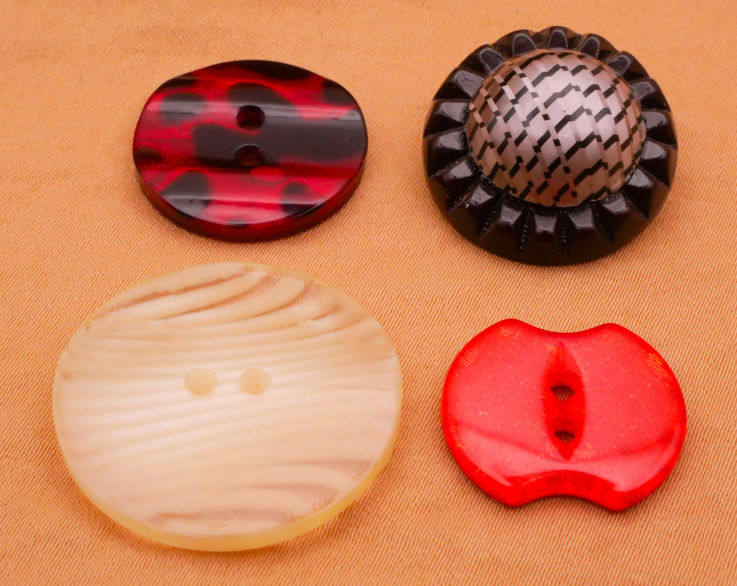 Animal Print Look Design in Plastic Vintage Button Various 16-25mm