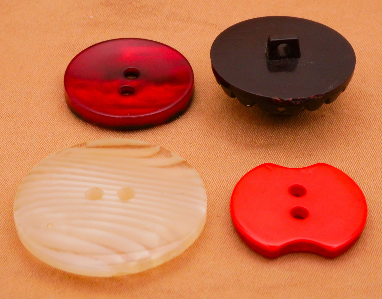 Animal Print Look Design in Plastic Vintage Button Various 16-25mm