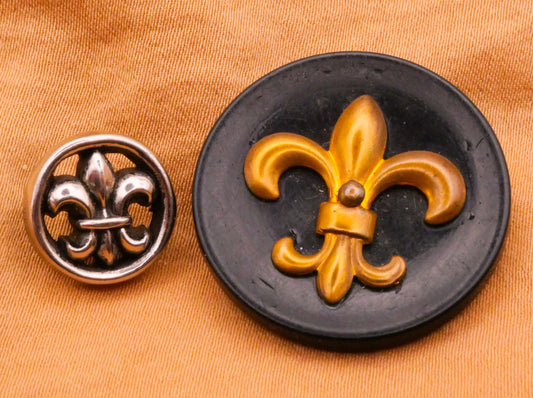 Fleur de Lis Motif Vintage Plastic Button Various 13-27mm