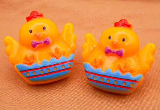 Chick Hatching Plastic Pair of Buttons 24x25mm